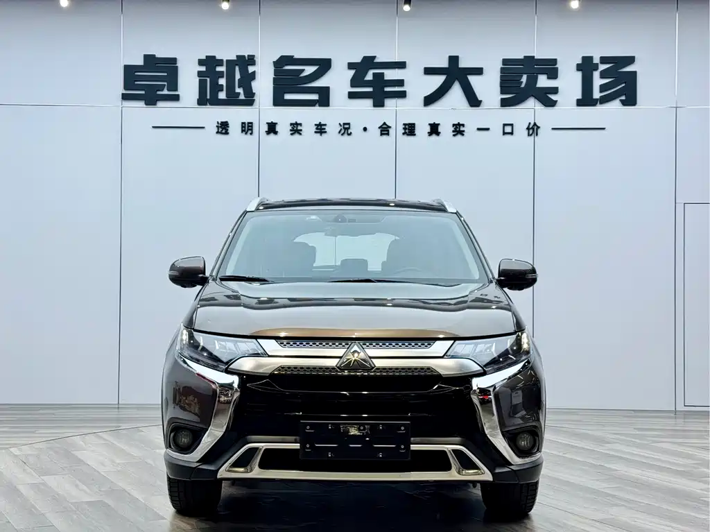 Mitsubishi Outlander 2018 — фото 2