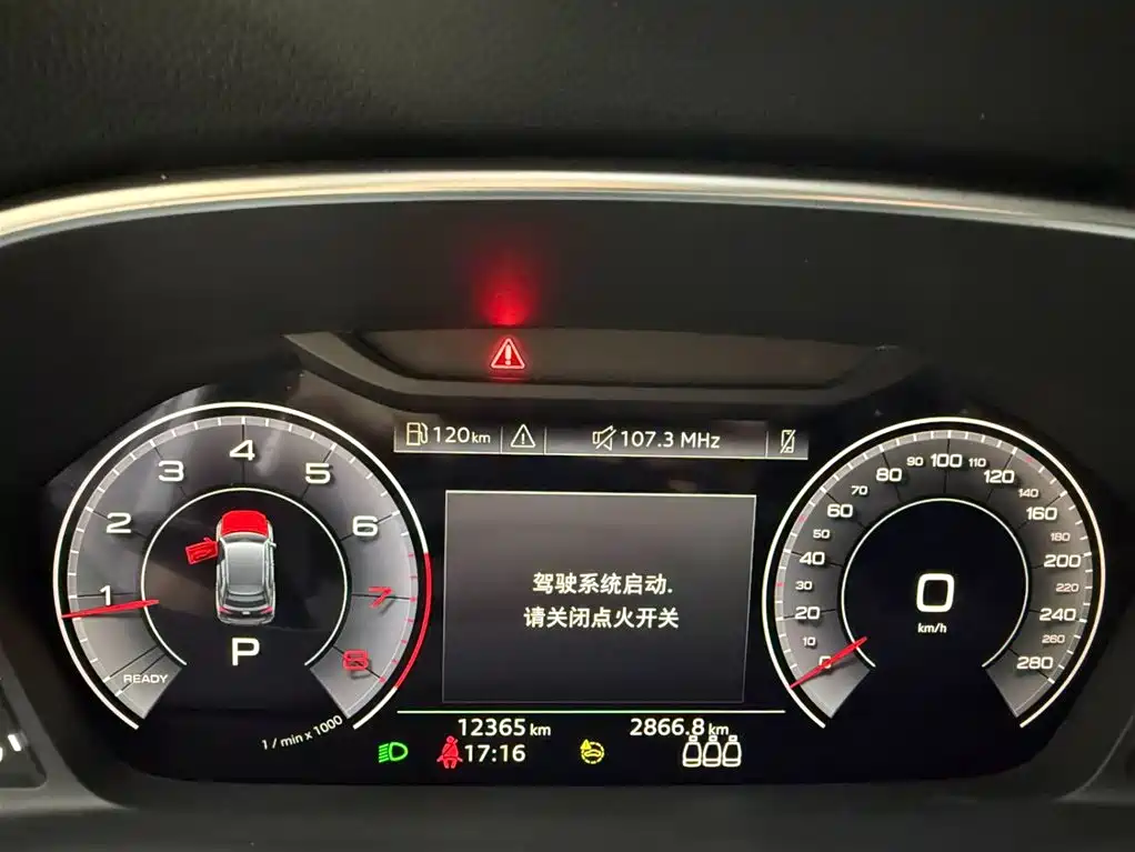 Audi Q3 2023 — фото 10
