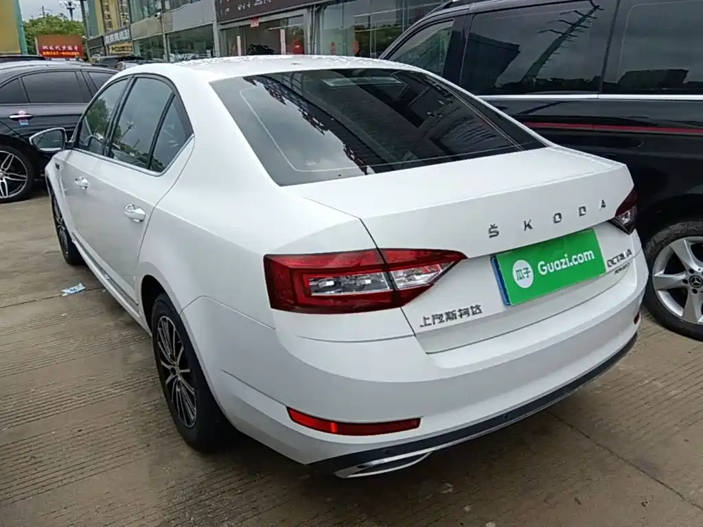Skoda Octavia 2020 — фото 5
