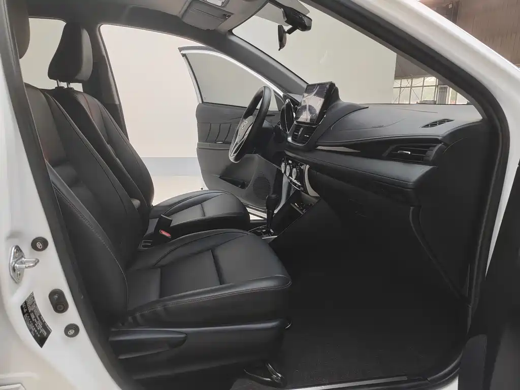 Toyota Yaris L 2022 — фото 22