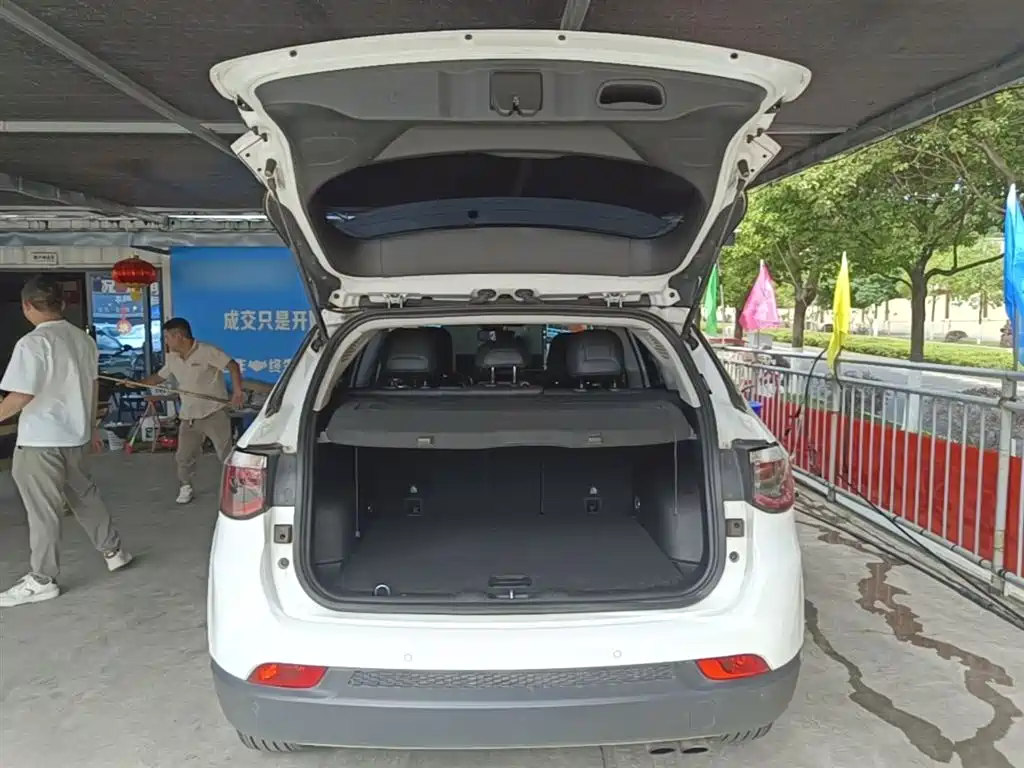 Jeep Compass 2019 — фото 19
