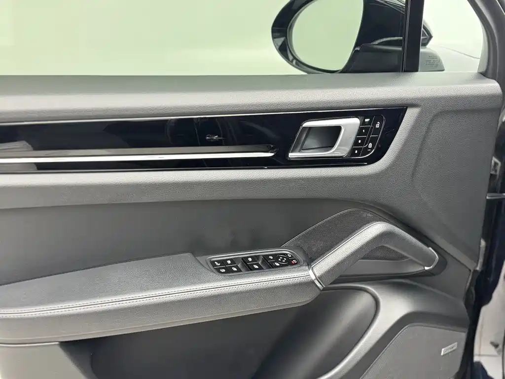 Porsche Cayenne Hybrid 2021 — фото 11