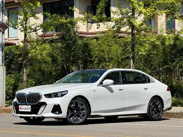 BMW 5 Series 2025