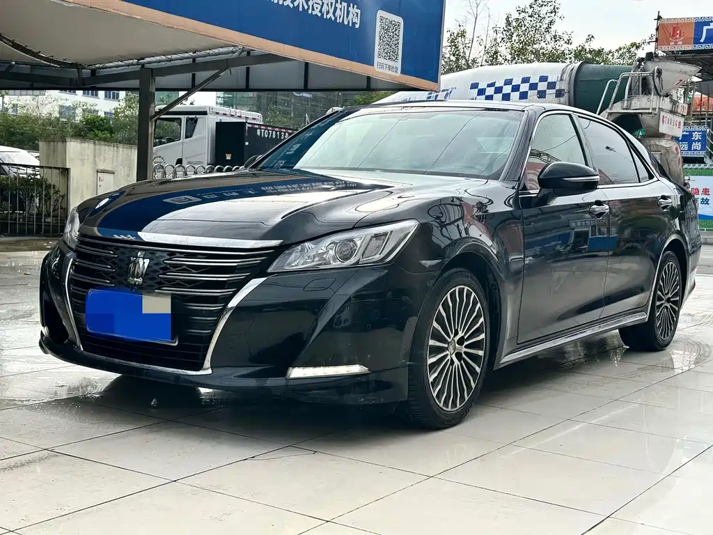 Toyota Crown 2018 — фото 1