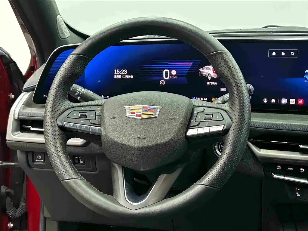Cadillac XT4 2023 — фото 12