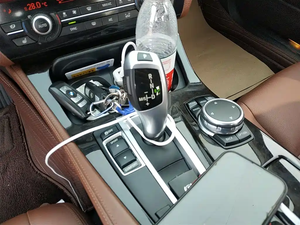 BMW 5 Series 2016 — фото 14
