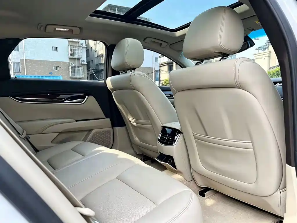 Cadillac XTS 2017 — фото 15