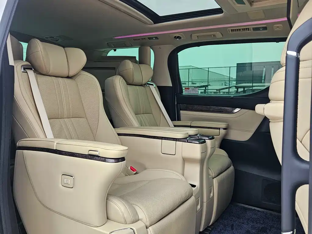 Toyota Vellfire 2022 — фото 17