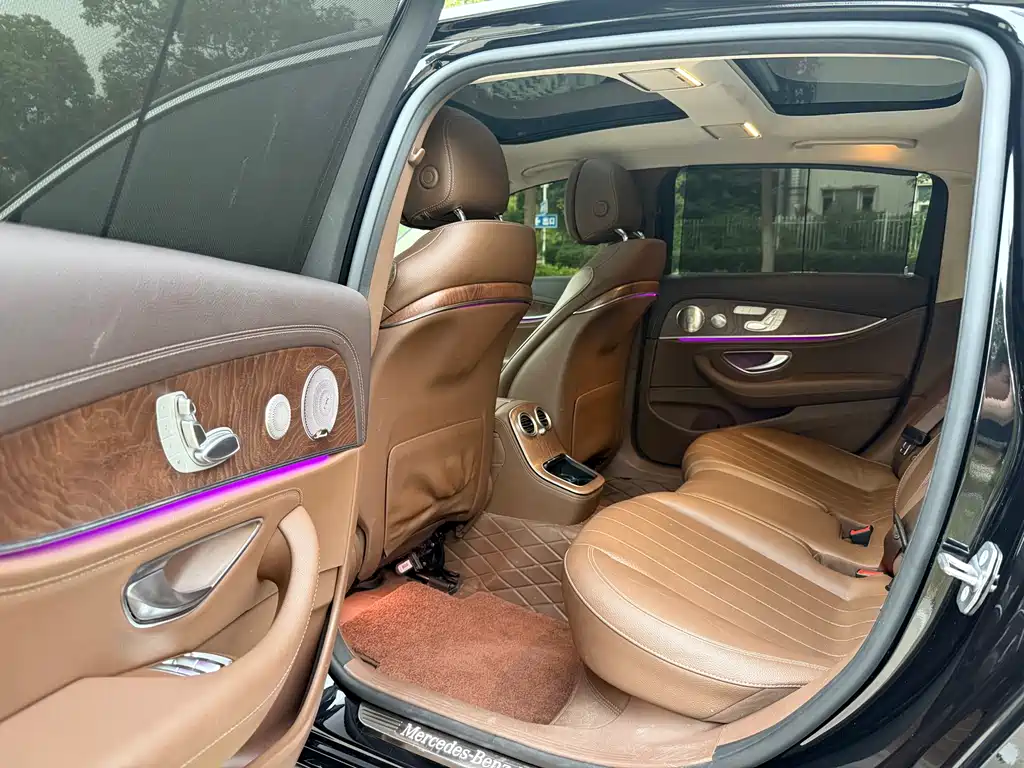 Mercedes-Benz E-Class 2022 — фото 11