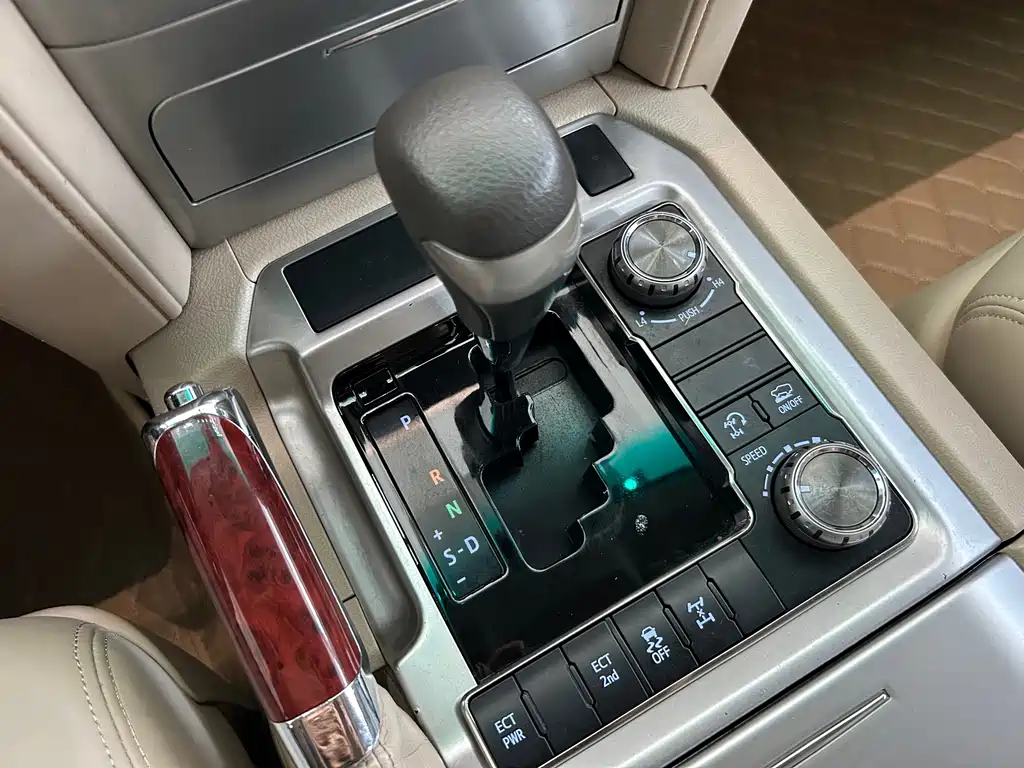 Toyota Land Cruiser 2018 — фото 26