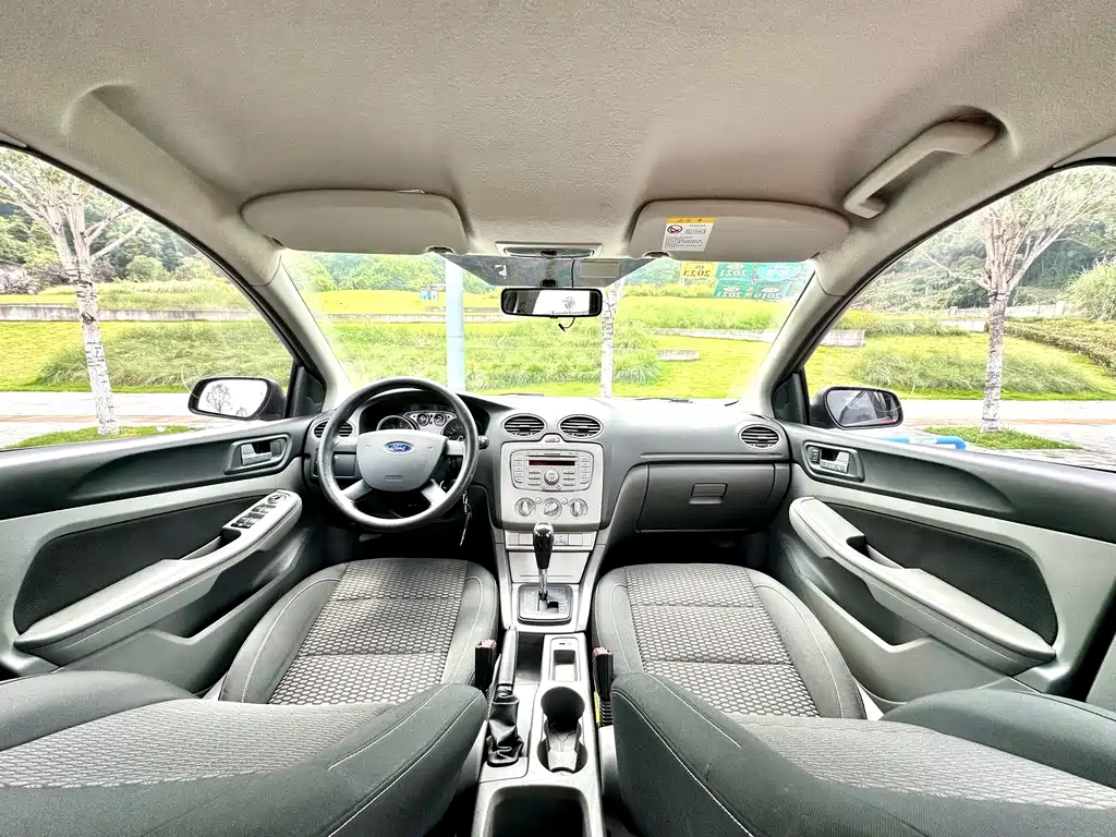 Ford Focus 2015 — фото 38