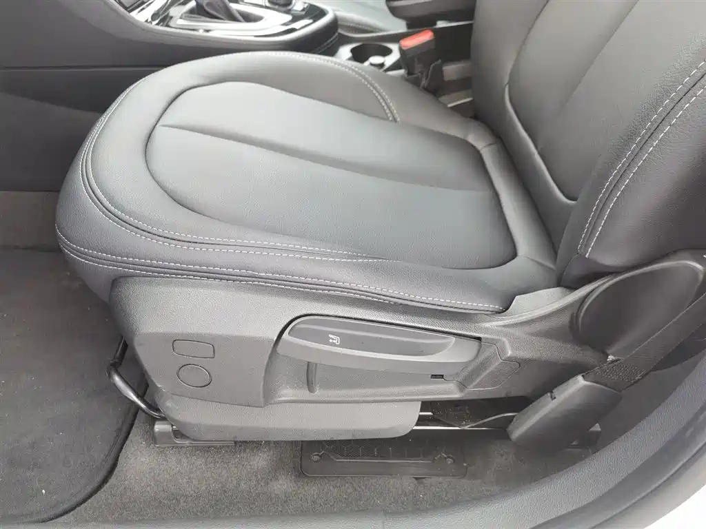 BMW 2 Series Active Tourer 2018 — фото 20