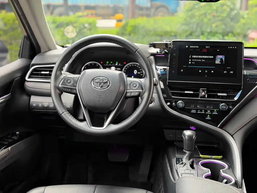 Toyota Camry 2023 — фото 9