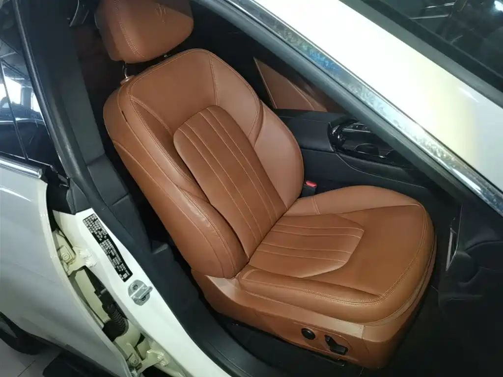 Maserati Levante 2018 — фото 25