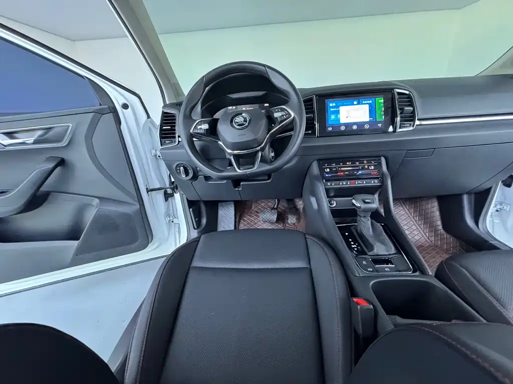 Skoda Karoq 2023 — фото 11