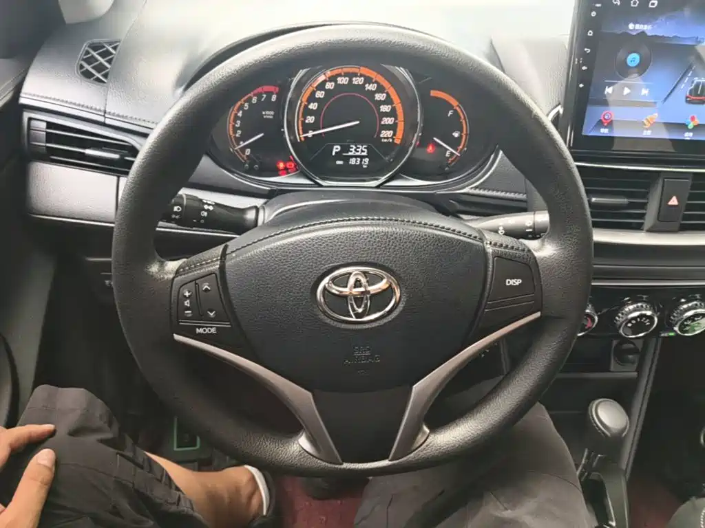 Toyota Yaris L 2022 — фото 11