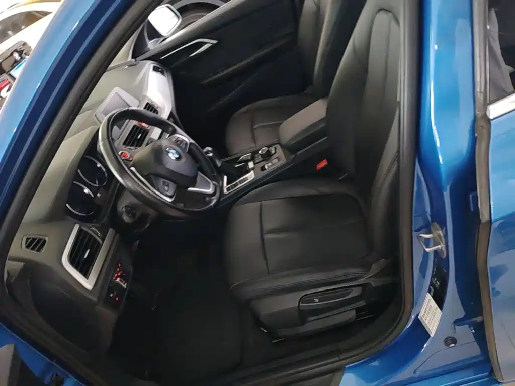 BMW 1 Series 2018 — фото 15