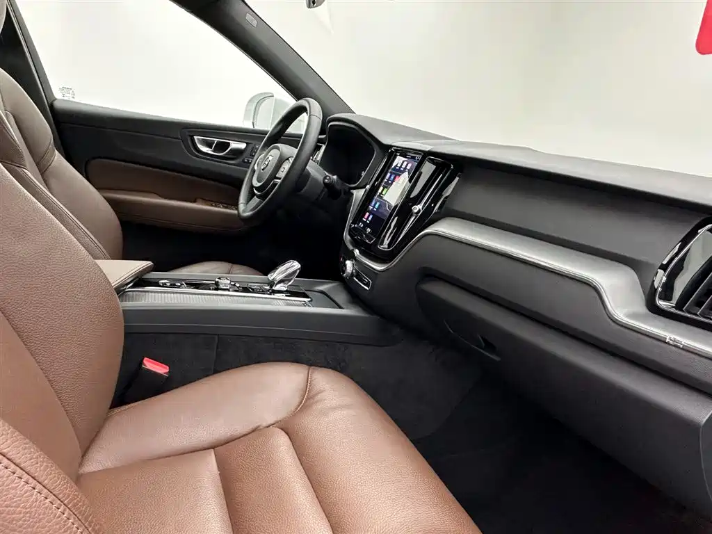 Volvo XC60 2024 — фото 17