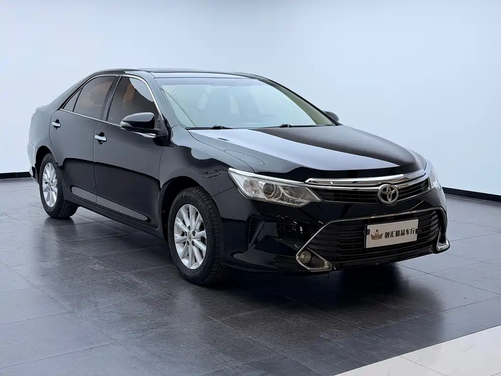 Toyota Camry 2015 — фото 3