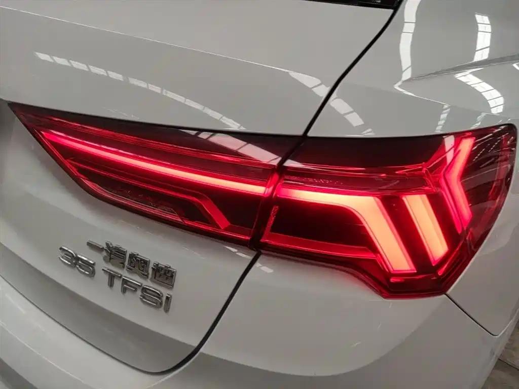 Audi Q3 2020 — фото 8