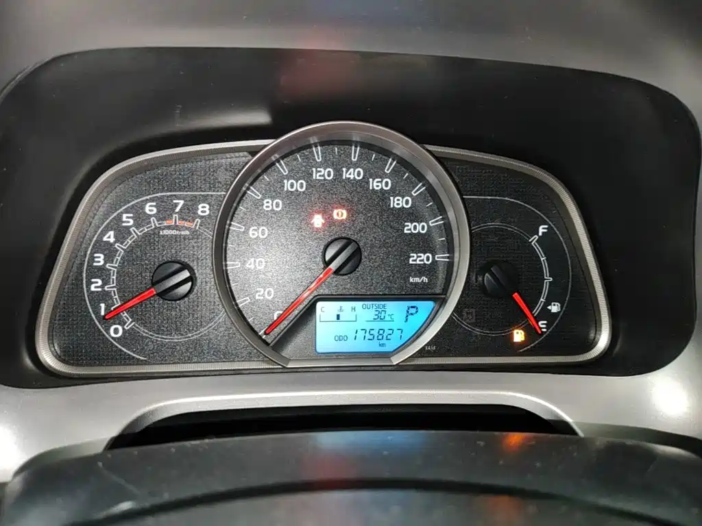 Toyota RAV4 2017 — фото 12