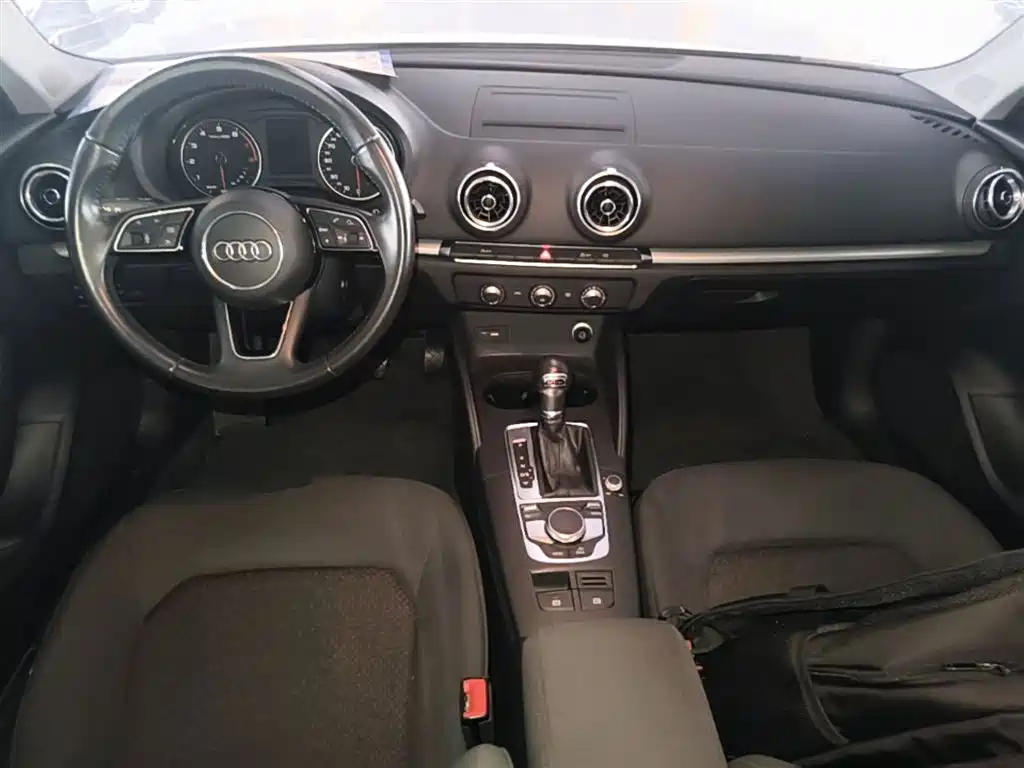 Audi A3 2018 — фото 10
