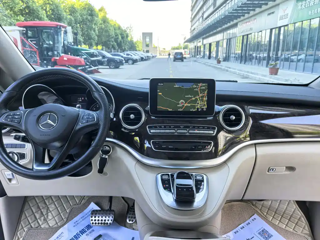 Mercedes-Benz V-Class 2018 — фото 22