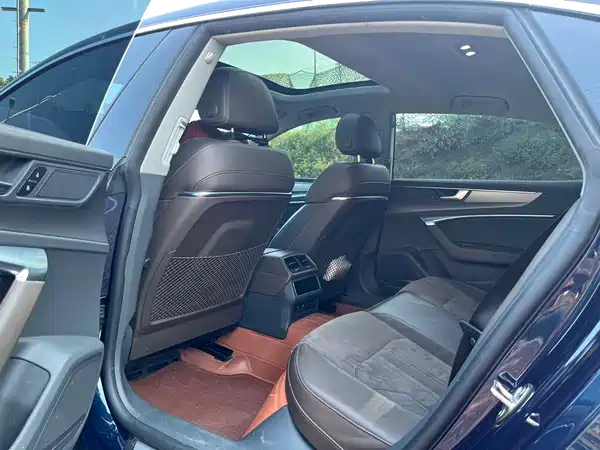 Audi A7L 2023