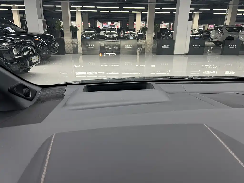 Toyota Alphard 2023 — фото 25