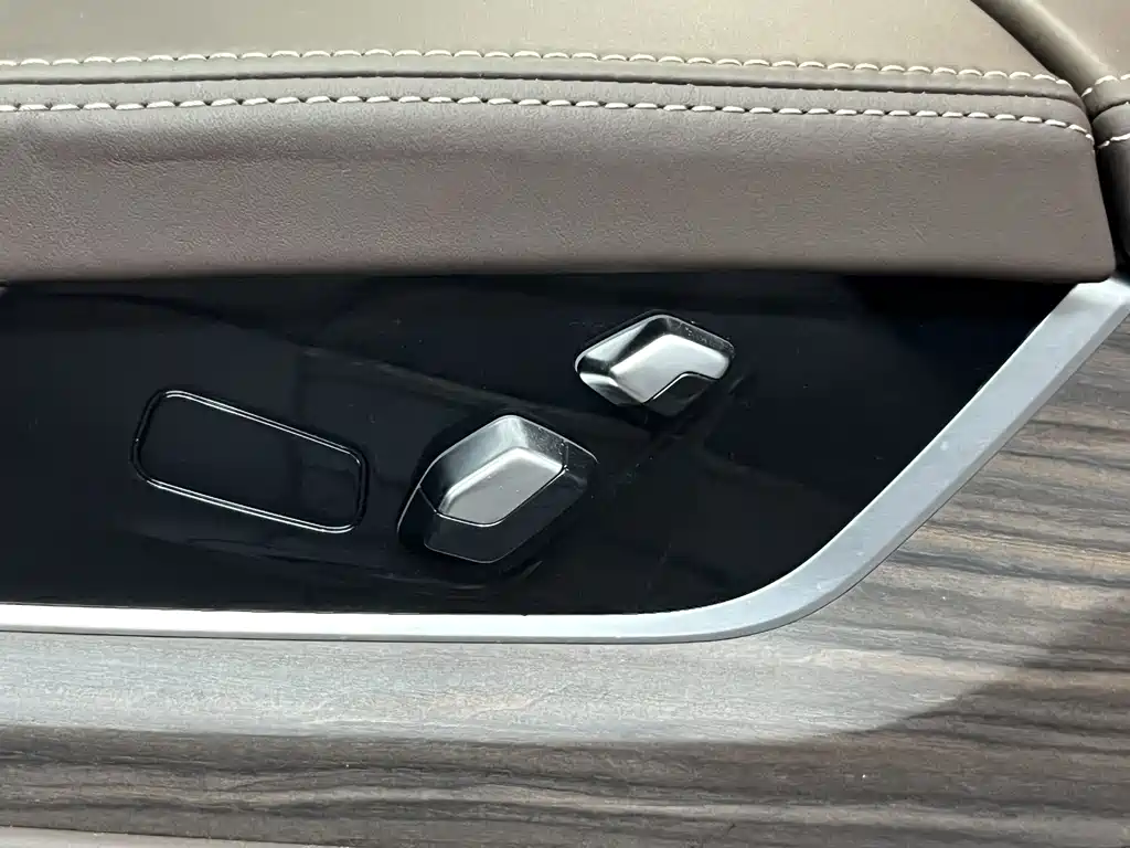 BMW 5 Series 2018 — фото 29