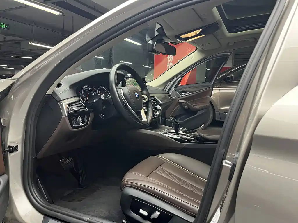 BMW 5 Series 2018 — фото 17