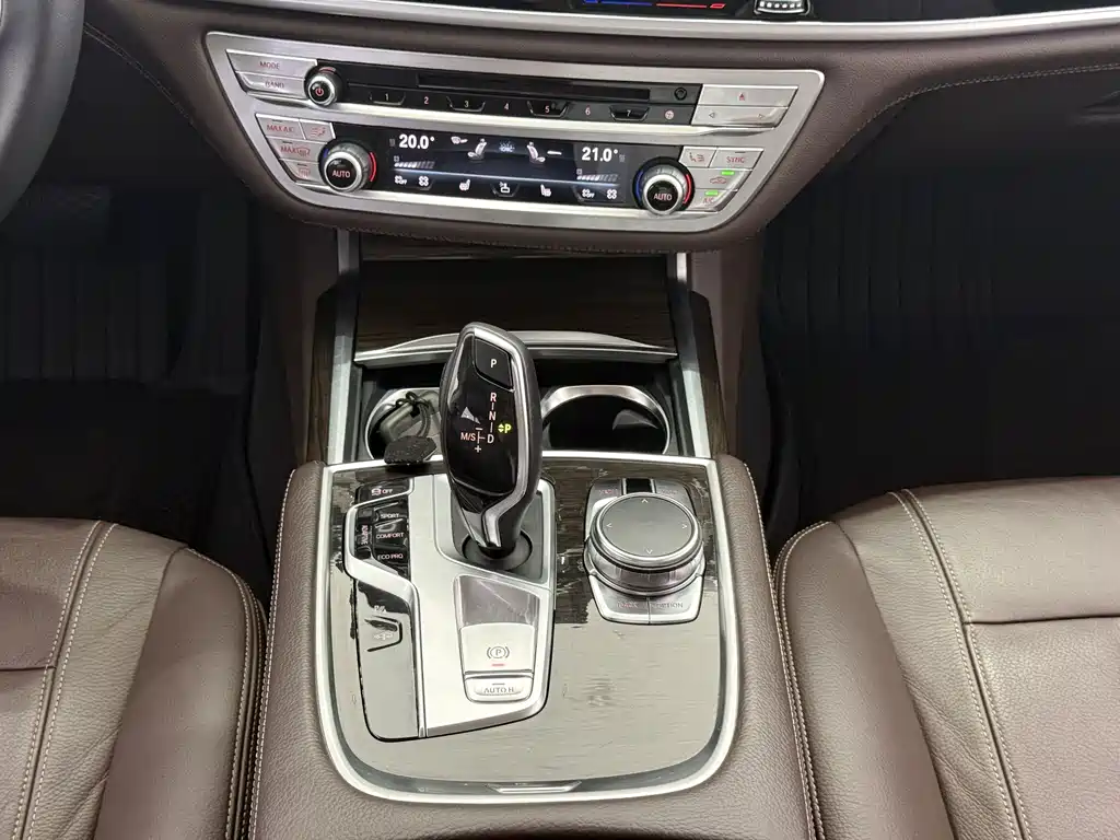 BMW 7 Series 2016 — фото 9