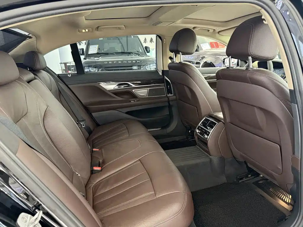 BMW 7 Series 2016 — фото 14