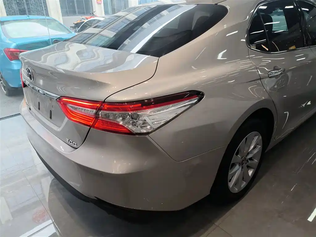 Toyota Camry 2019 — фото 24