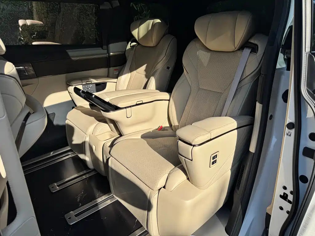 Toyota Vellfire 2023 — фото 5