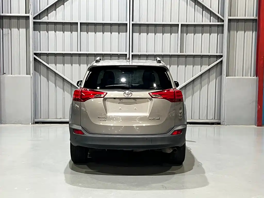 Toyota RAV4 2016 — фото 8