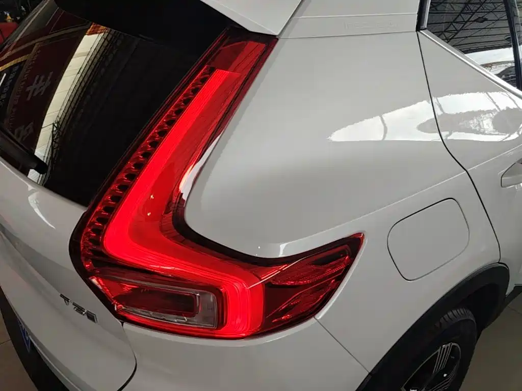 Volvo XC40 2020 — фото 8