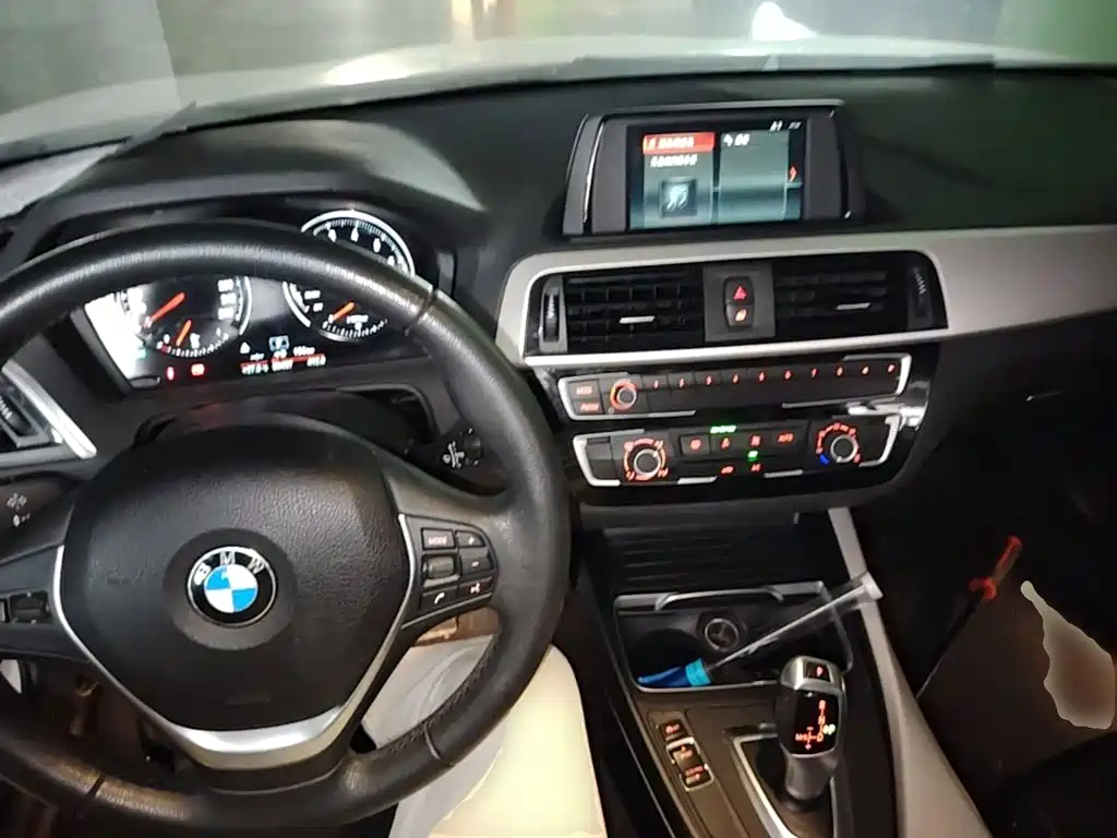 BMW 1 Series 2018 — фото 10