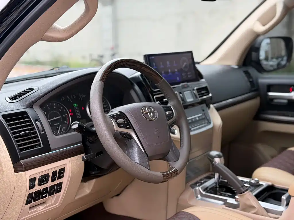 Toyota Land Cruiser 2016 — фото 4