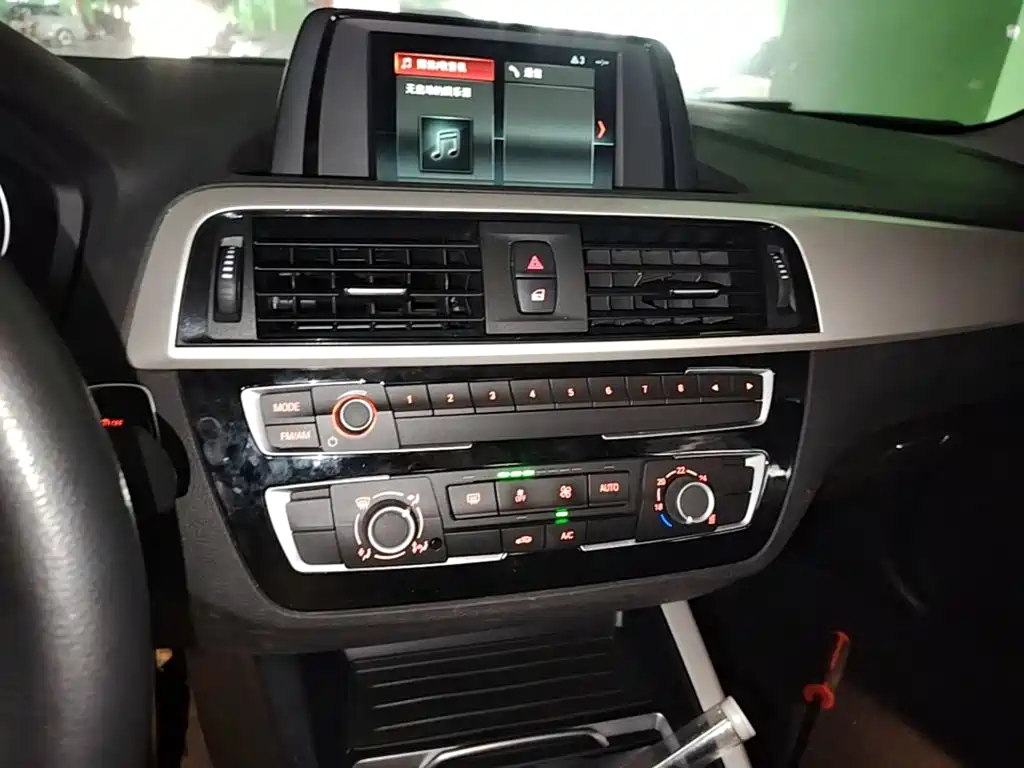 BMW 1 Series 2018 — фото 13