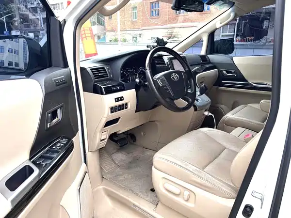 Toyota Alphard 2012