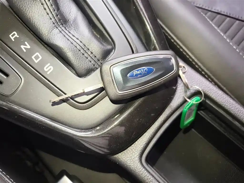 Ford Focus 2016 — фото 17