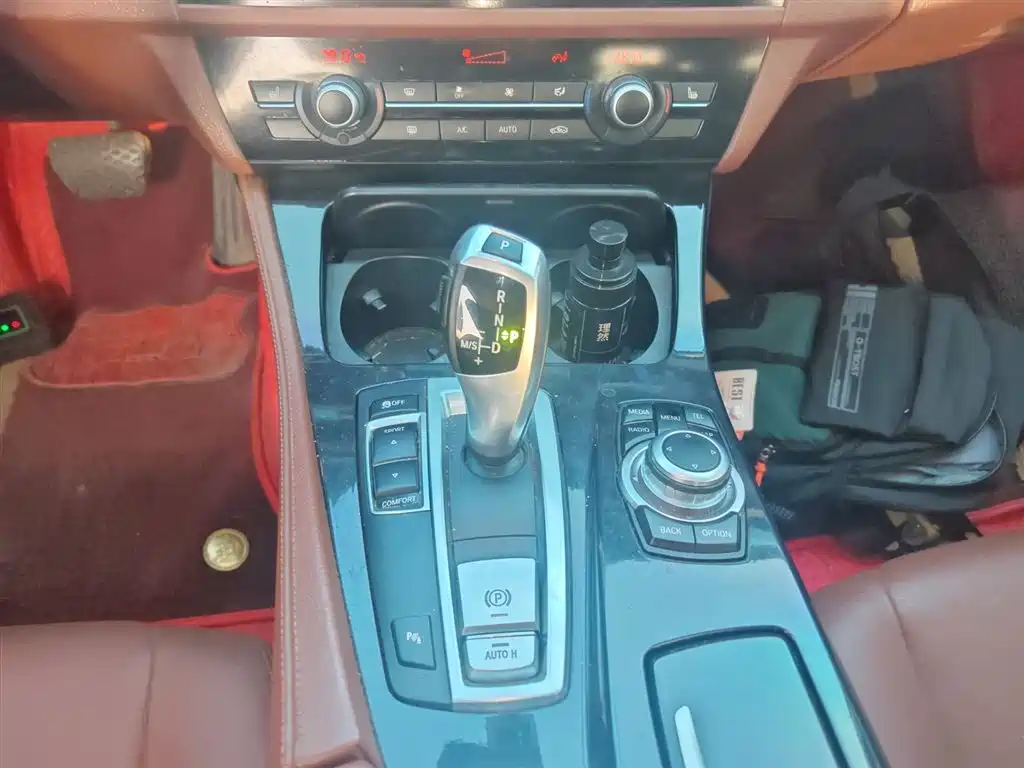 BMW 5 Series 2015 — фото 14