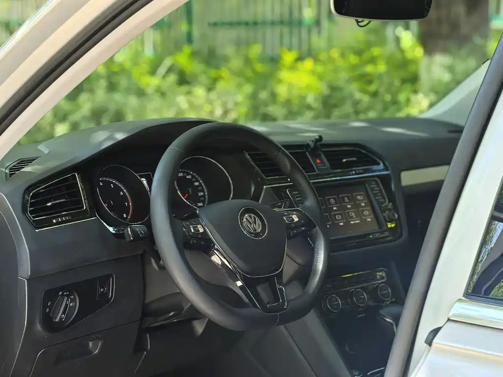 Volkswagen Tiguan L 2018 — фото 21