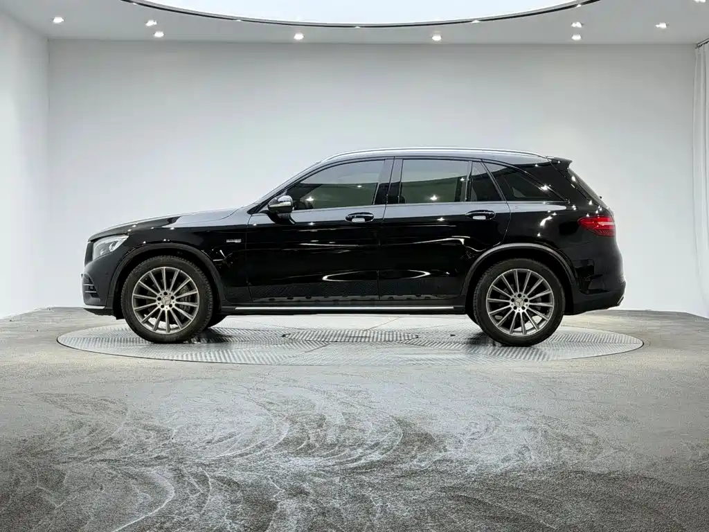 Mercedes-Benz GLC AMG 2018 — фото 16