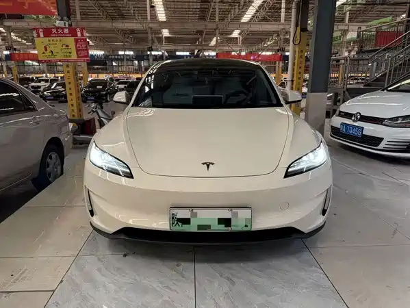 Tesla Model 3 2024