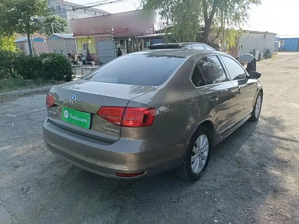 Volkswagen Sagitar 2016