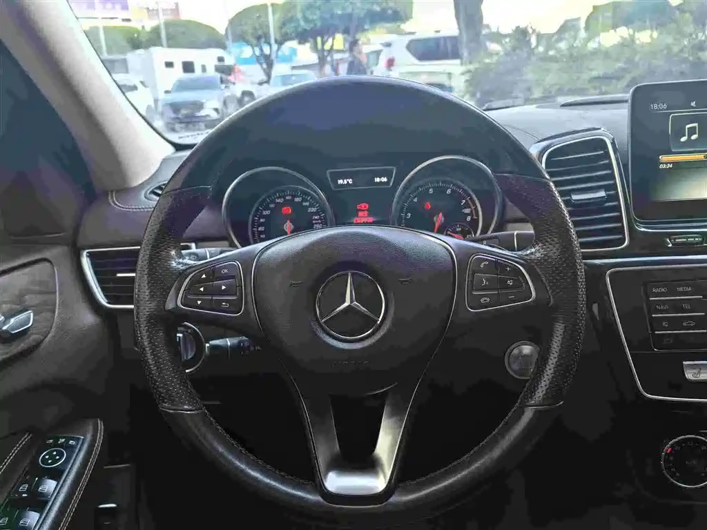 Mercedes-Benz GLE 2017 — фото 11