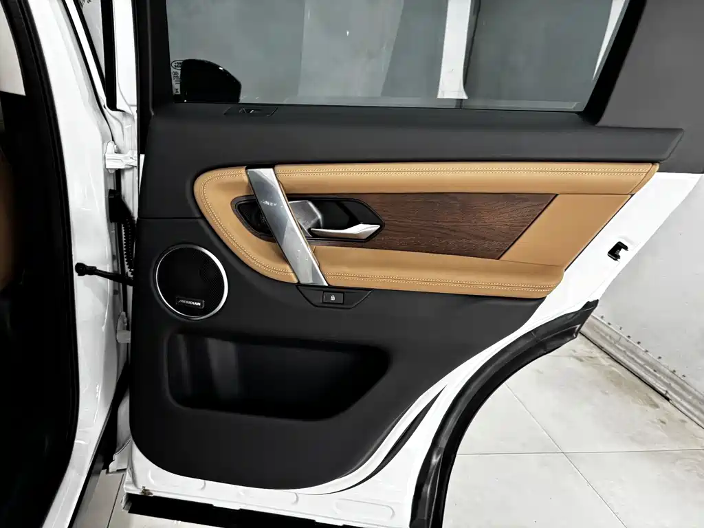Land Rover Discovery Sport 2025 — фото 23