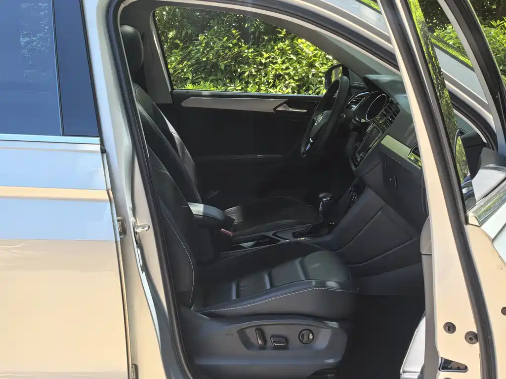Volkswagen Tiguan L 2018 — фото 12